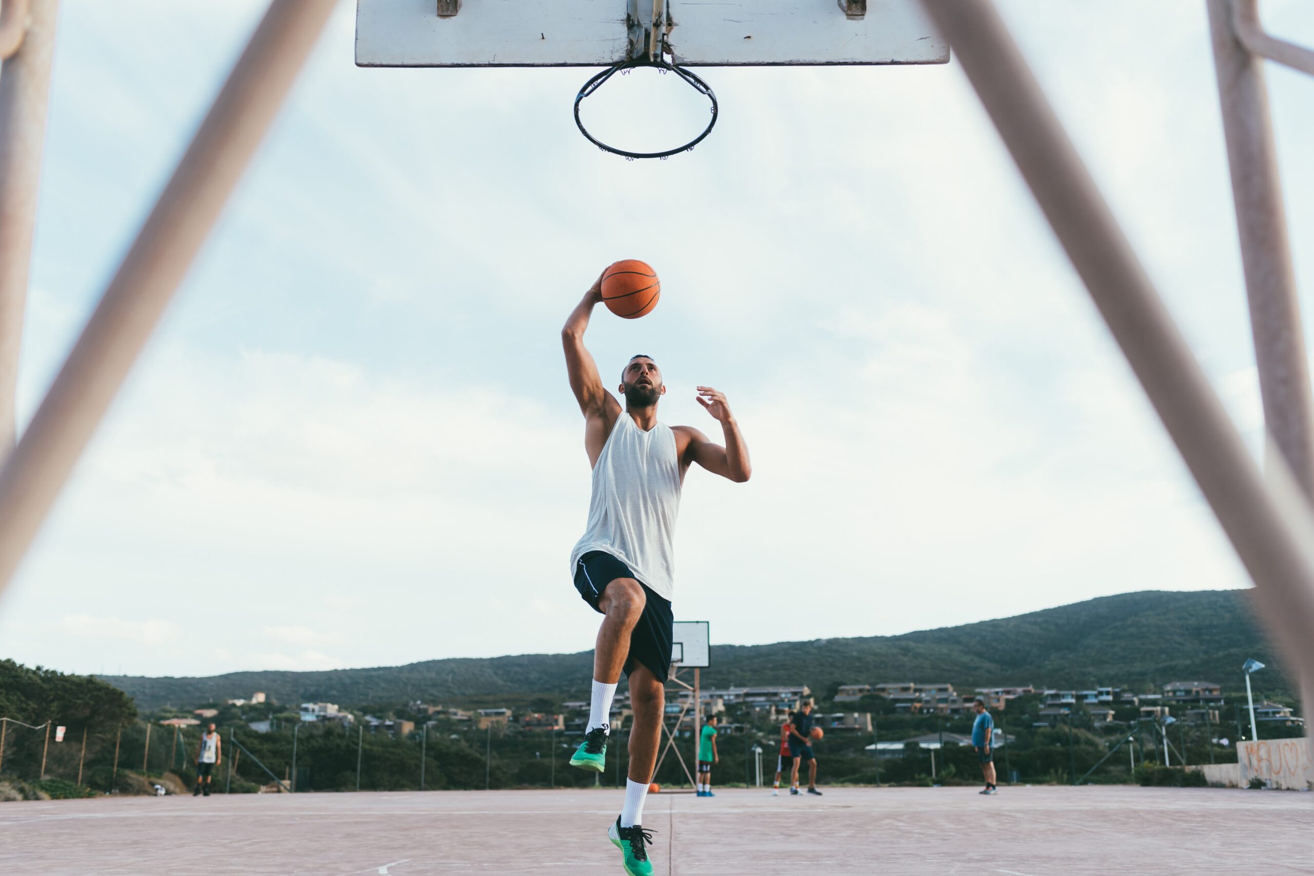 ¿Cuáles son los Beneficios del Baloncesto como Deporte?